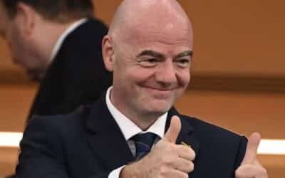 Gianni Infantino, presidente de FIFA, elogió una cancha de Argentina