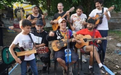 Manu Chao visitó la casa natal de Maradona