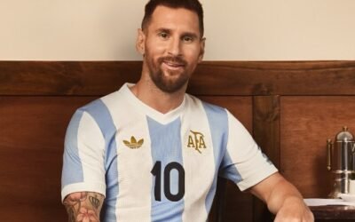 La Selección Argentina presentó su nueva camiseta retro
