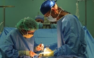 Dieron de alta a la mujer que fue intervenida con una cirugía fetal