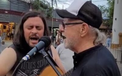 León Gieco emocionó a todos en pleno show callejero