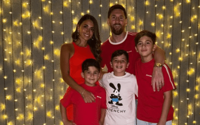 La tierna foto navideña de Messi junto a su familia