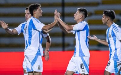 Argentina empató con Colombia y sigue en la cima