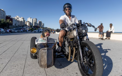 Su perro superó un tumor y creó un sidecar para viajar con él