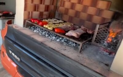 Juntó retazos de camiones y se armó una parrilla