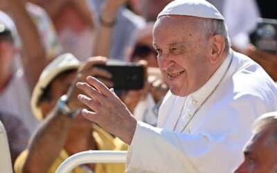 Comiendo con normalidad y sin saber si dará las misas de Pascuas: qué dice la nueva actualización sobre el presente del papa Francisco