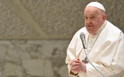 El papa Francisco logró «mejorías graduales» con el tratamiento