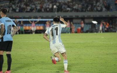 El campeón, imparable: la Selección Argentina derrotó a Uruguay y se mantiene en la punta de las Eliminatorias