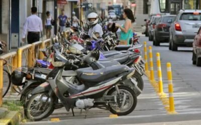 Dejó su moto en la calle y descubrió un gran gesto