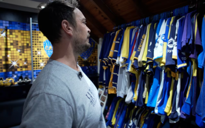 Tiene 300 camisetas y es el coleccionista más grande de Boca