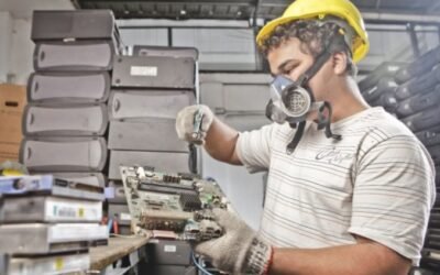 Reparan computadoras para donar a Bahía Blanca