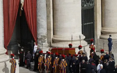 Fieles de todo el mundo le dan la despedida al Papa Francisco