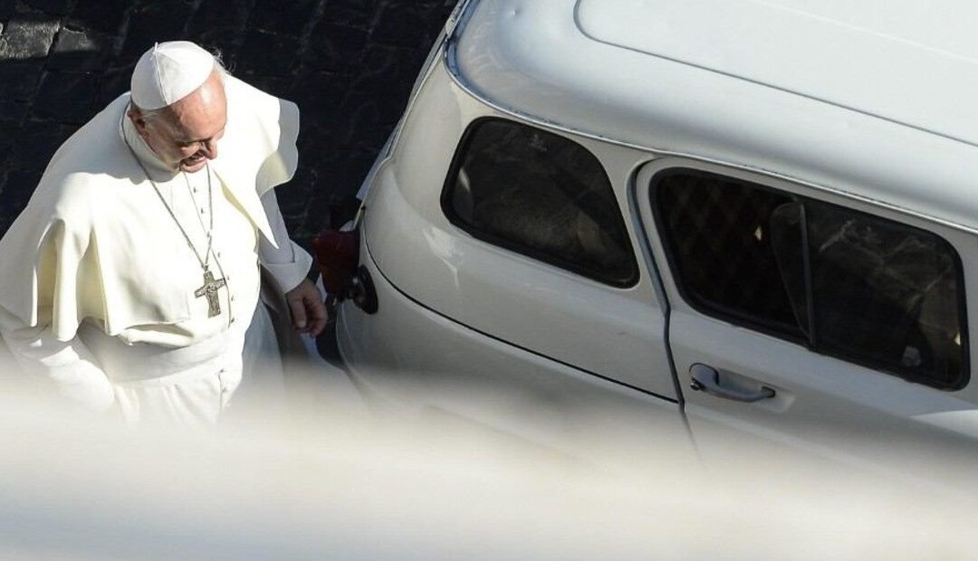 Mi primer auto, especial Papa Francisco: el Renault 4 que lo marcó y el Ford Focus con el que inició el papado