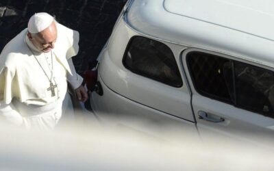 Mi primer auto, especial Papa Francisco: el Renault 4 que lo marcó y el Ford Focus con el que inició el papado