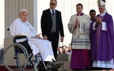 El papa Francisco reapareció en público para celebrar el Ángelus de este domingo