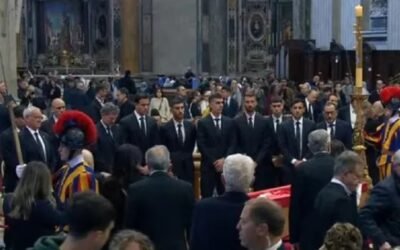 Los campeones del mundo también despidieron al Papa Francisco+