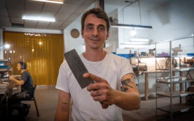 Aprendieron a hacer cuchillos por internet y ahora los exportan a Dubai