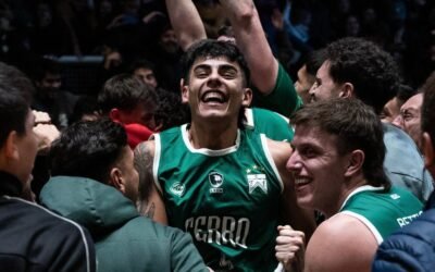 Histórico triple de aro a aro para ganar en el último segundo