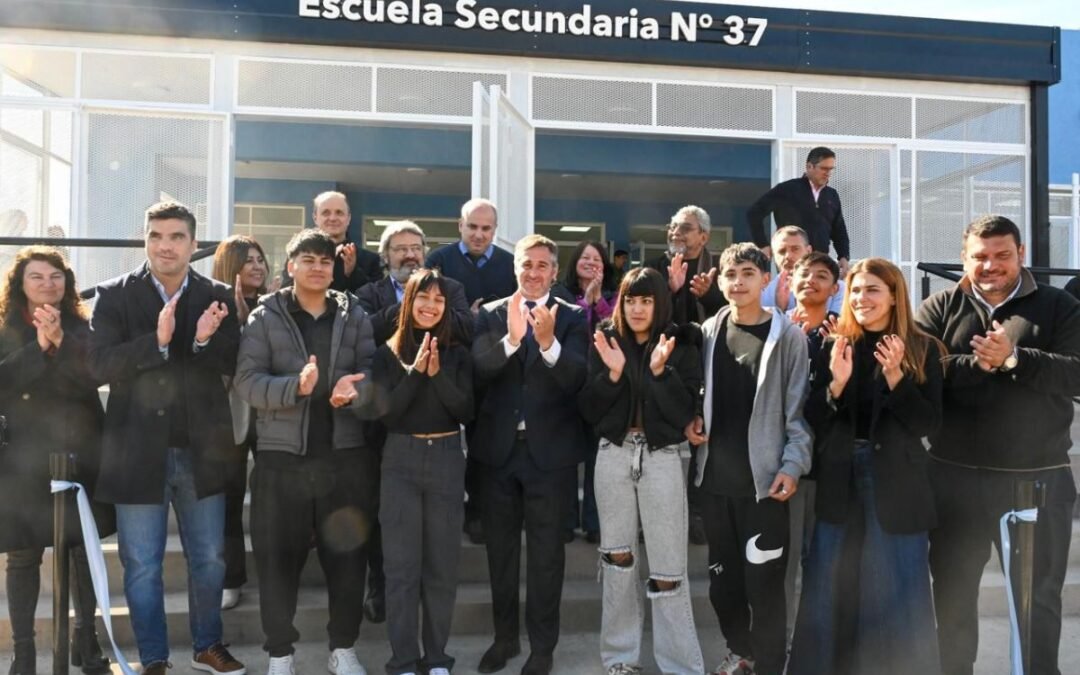 Inauguran una nueva escuela secundaria en Pilar