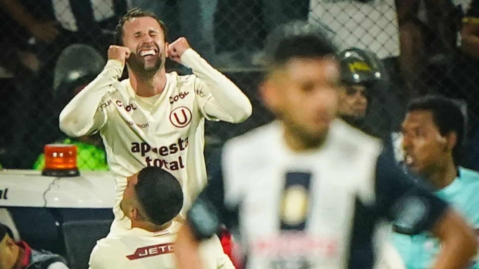 Horacio Calcaterra rompió en llanto al darle la estrella 27° a Universitario. - Crédito: Liga Profesional de Fútbol.