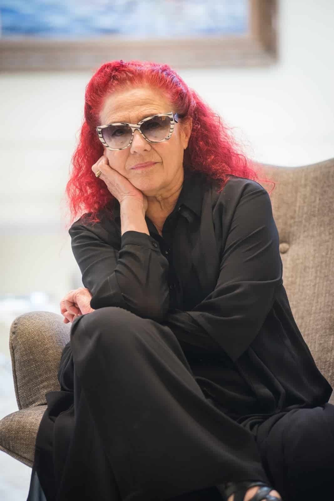 Renata Schussheim diseñó el vestuario que fue confeccionado íntegramente por los talleres del Teatro Colón: 140 trajes exclusivos para La Traviata.