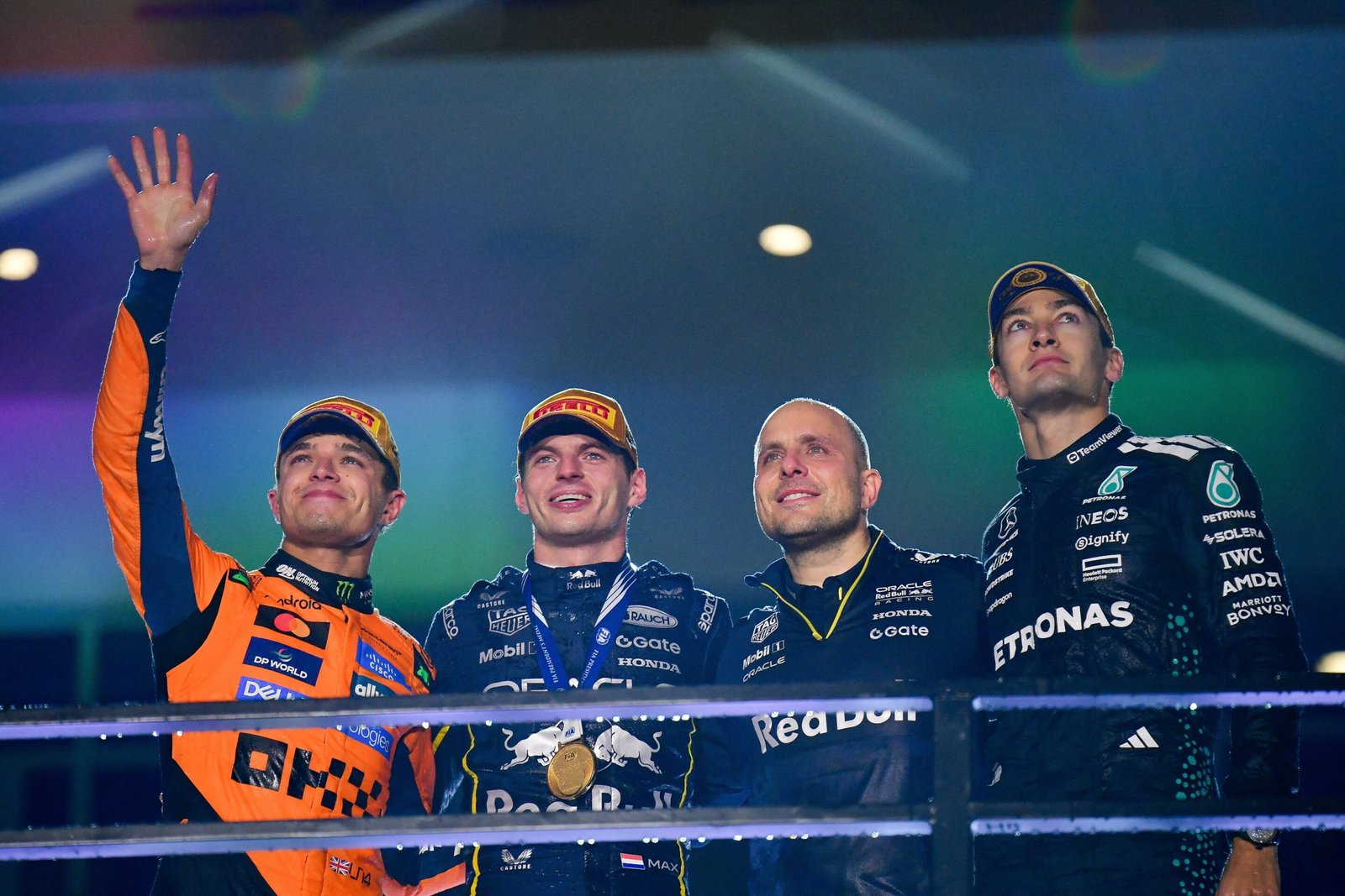 Lando Norris, Max Verstappen y George Russell en el podio de Las Vegas
