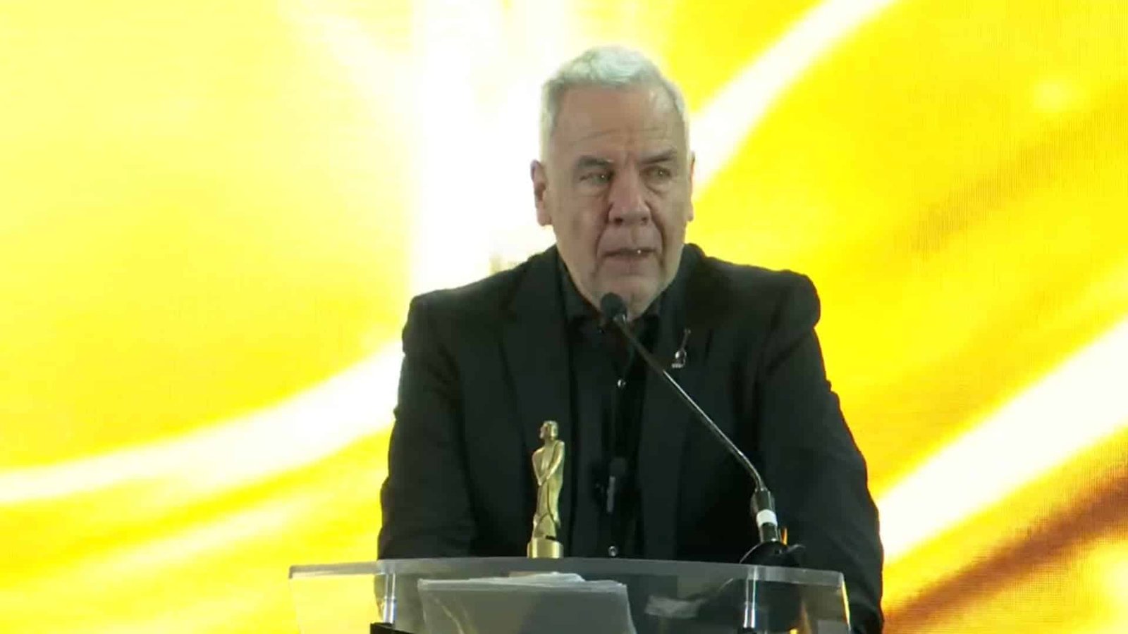 La emotiva consagración de Esteban Mirol destacó su trayectoria de más de cinco décadas en el periodismo