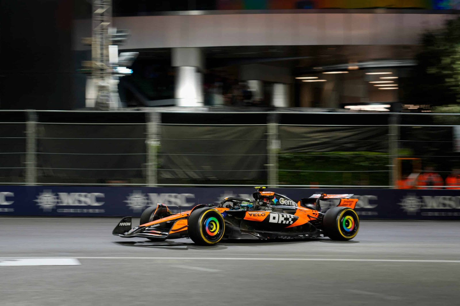 Lando Norris se mantiene en la punta del campeonato