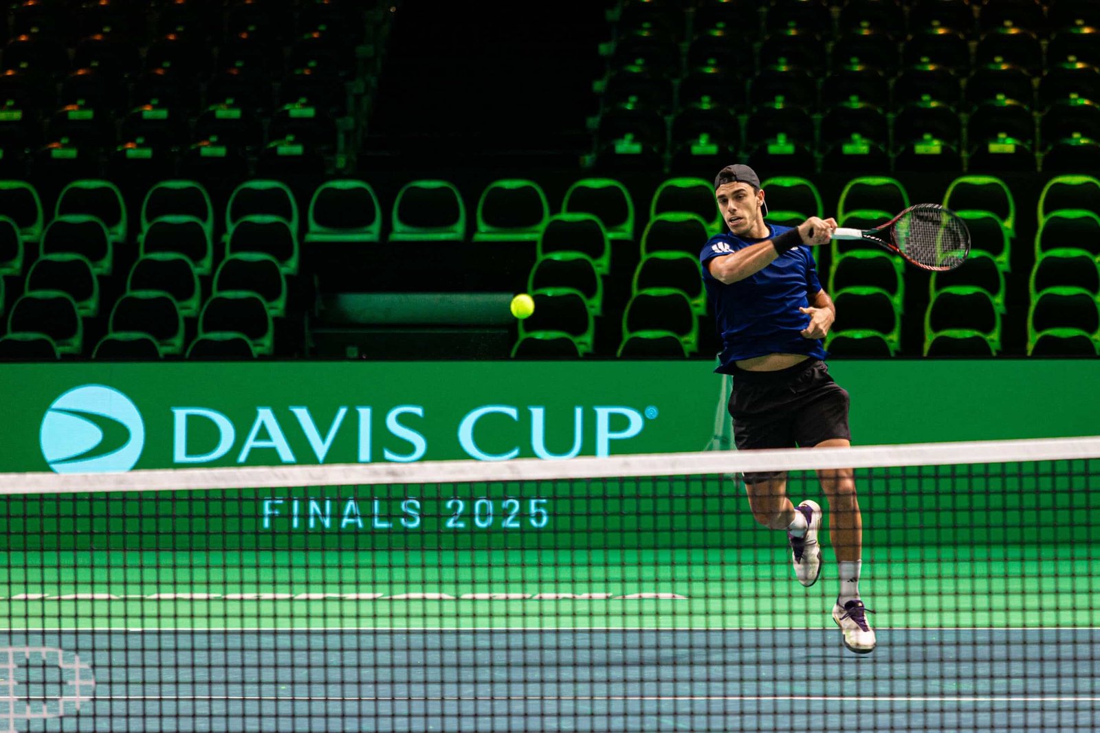 Francisco Cerúndolo pone a prueba su derecha en el entrenamiento del jueves (Fuente: Prensa AAT)