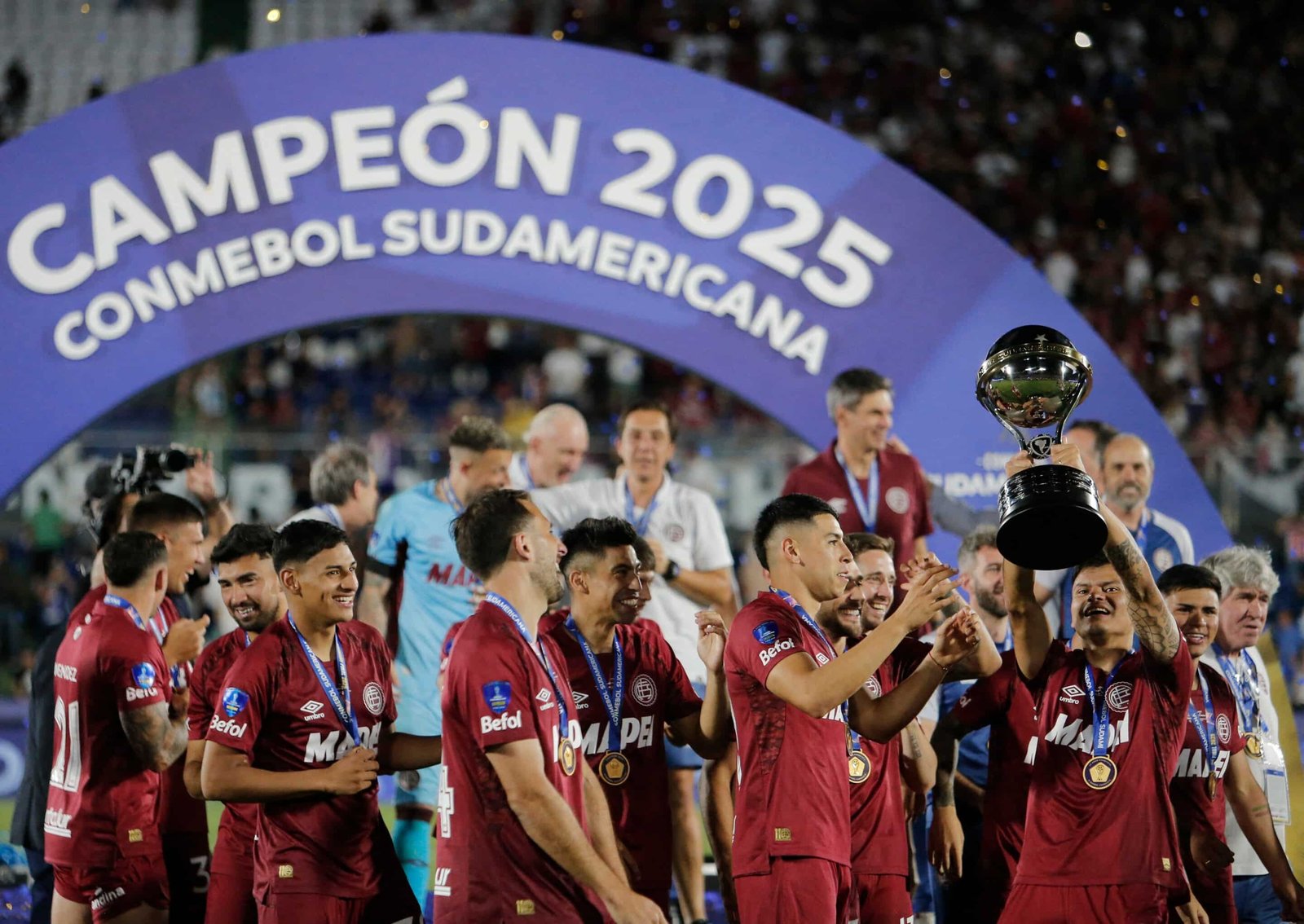 Lanús obtuvo la Copa Sudamericana y fue el último campeón continental (Foto: Reuters/Cesar Olmedo)