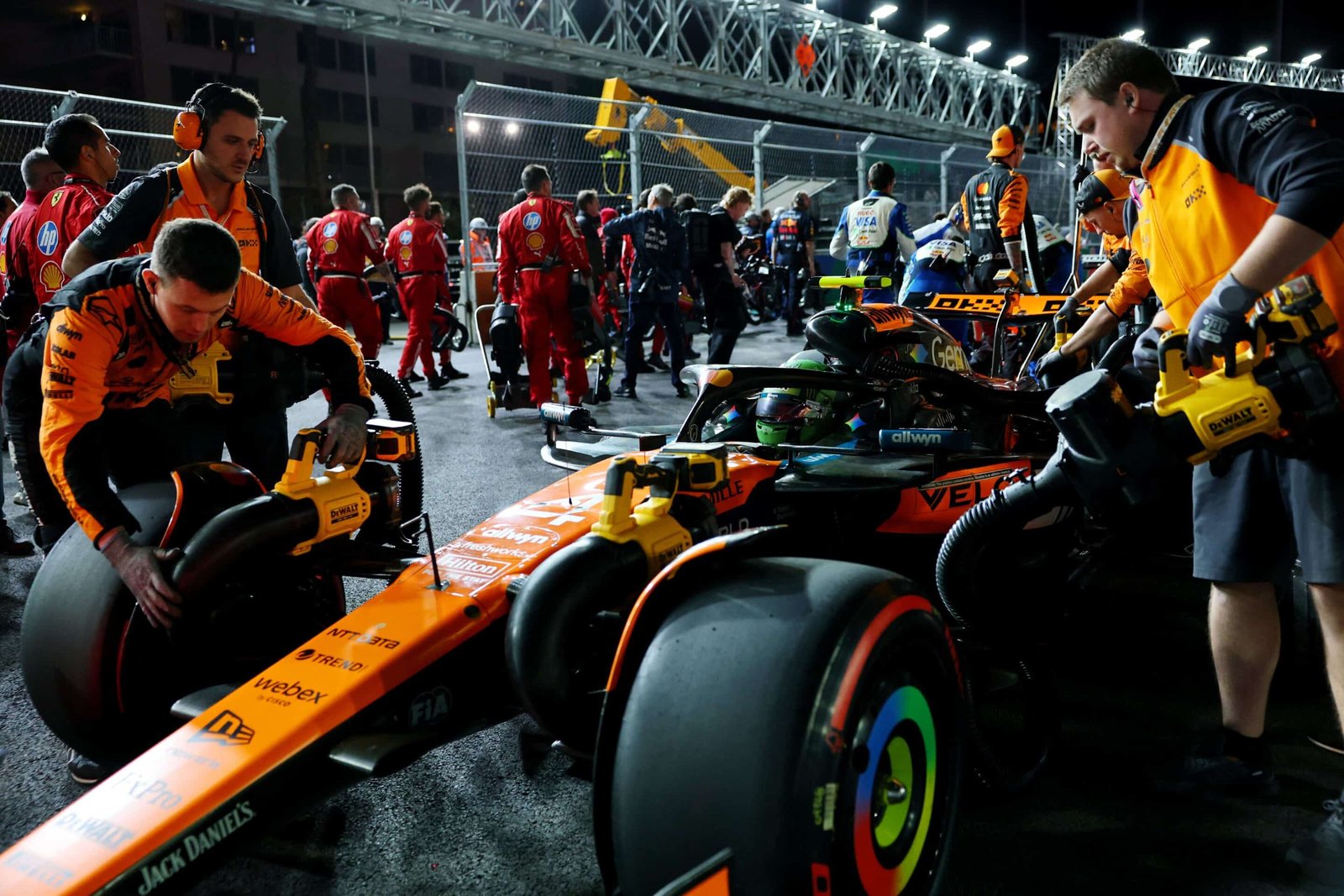 Norris largó adelante en 2025 (REUTERS/Daniel Cole)