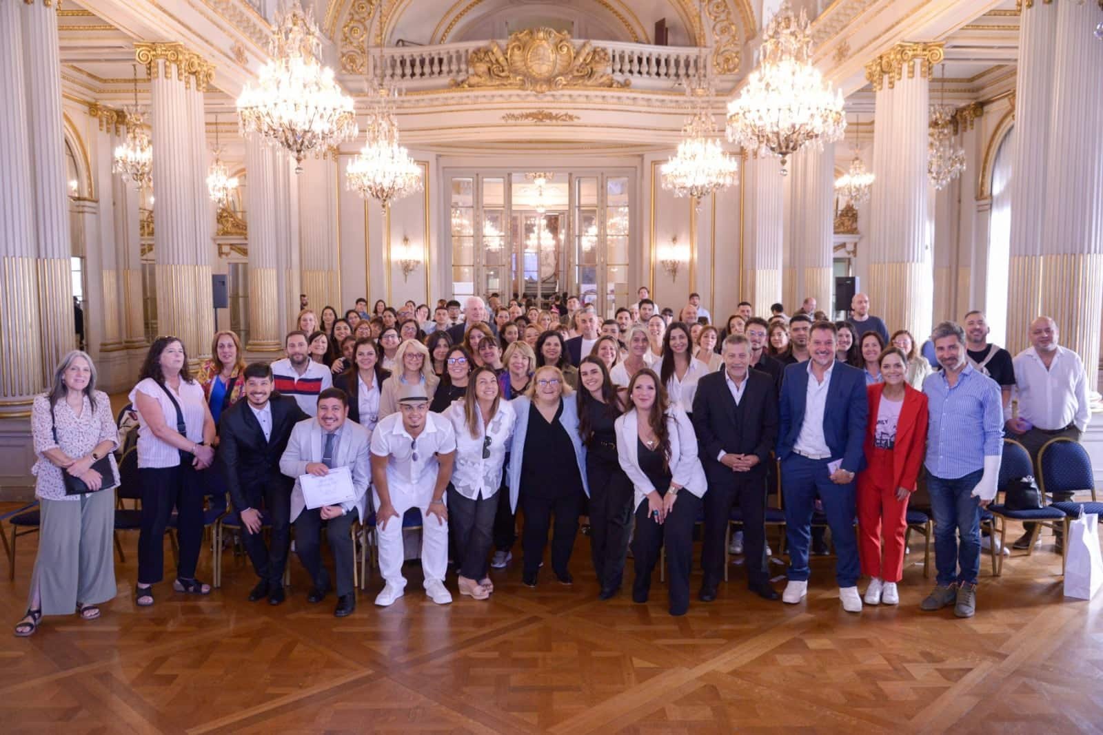 Samuel Florez es el embajador de la Red Argentina por la adopción. Ellos facilitaron el reencuentro con su hermana Ruth.